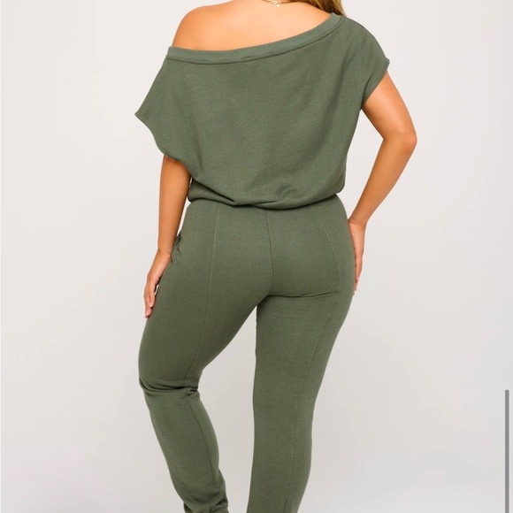 NWT Shelly Off Shoulder Jumpsuit - Picture 3 of 3